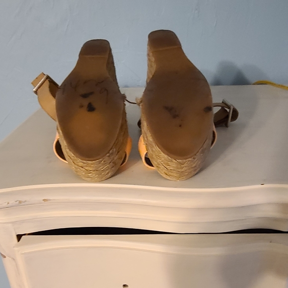 Steve Madden peach wedges. - Picture 6 of 6